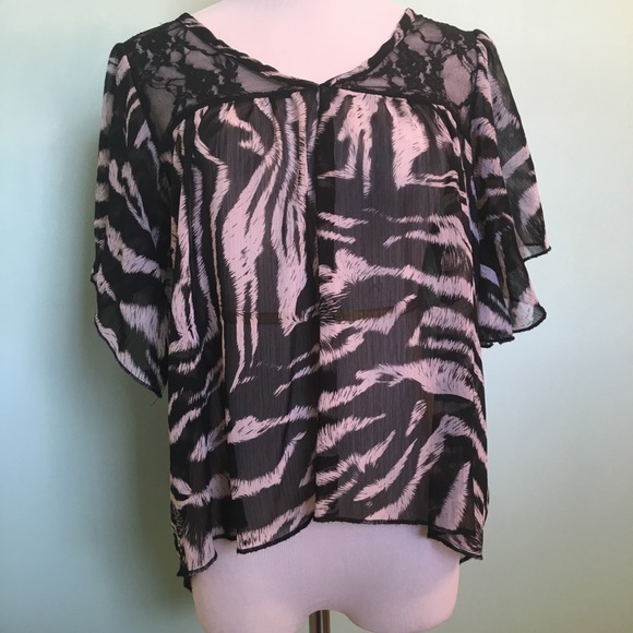 🦓Ladies Size Medium Animal Print Blouse - Picture 5 of 8